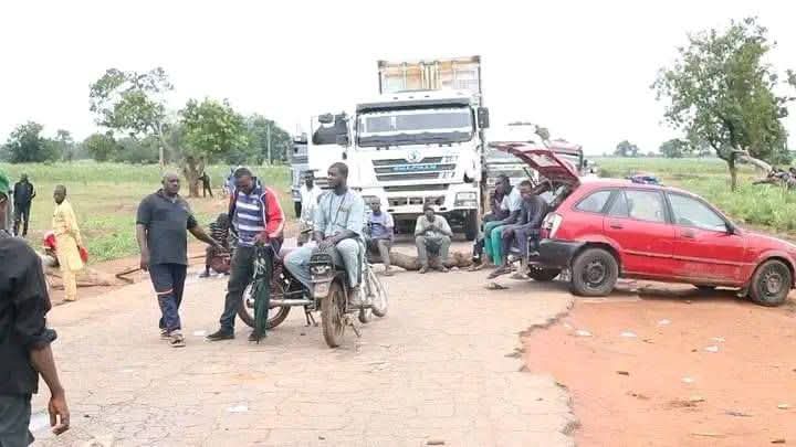BREAKING: NURTW Blocks Mokwa–New Bussa Road Over Insecurity